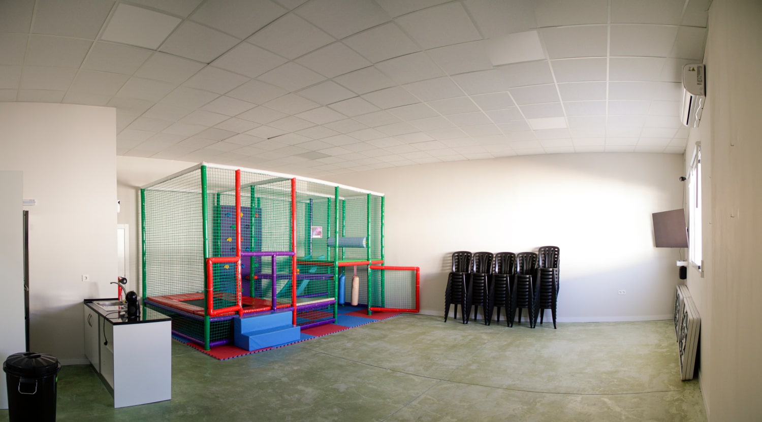 alquiler sala con parque de bolas en málaga afuera